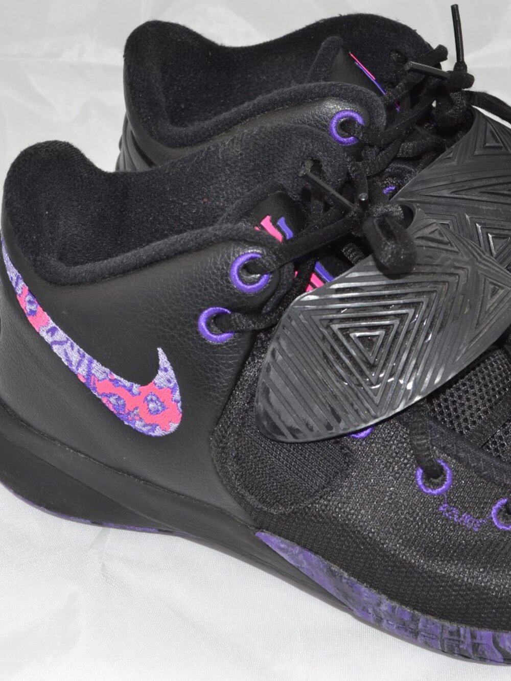 Nike Kyrie Flytrap 3 EP Fierce Men’s Basketball Shoes, Purple, Size 9.5
